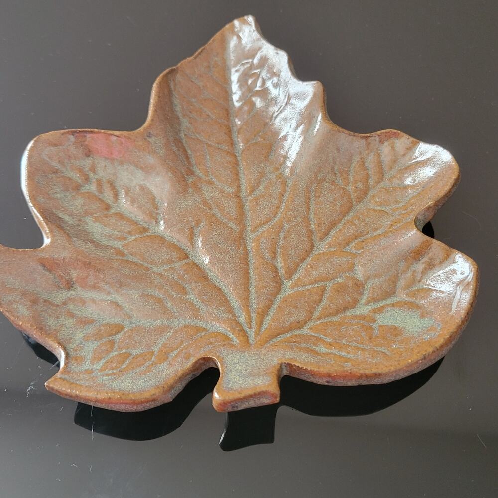 Unique‎ Craft Brown Leaf Trinket Soap Dish Grey Brown Veins Good Condition Fall